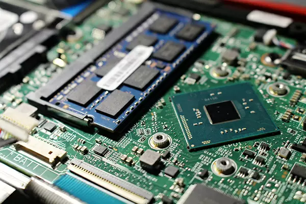 インテルが見落としたエマージングリスク：なぜ教訓は生かされなかったのか
