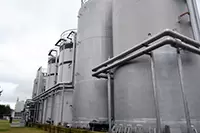 内部の水が揺れで回転することで飛び跳ねてしまったタンク。