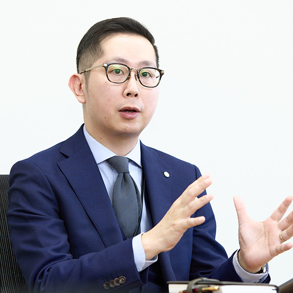 経営企画部 経営企画課　課長　渡邊 敬太様
