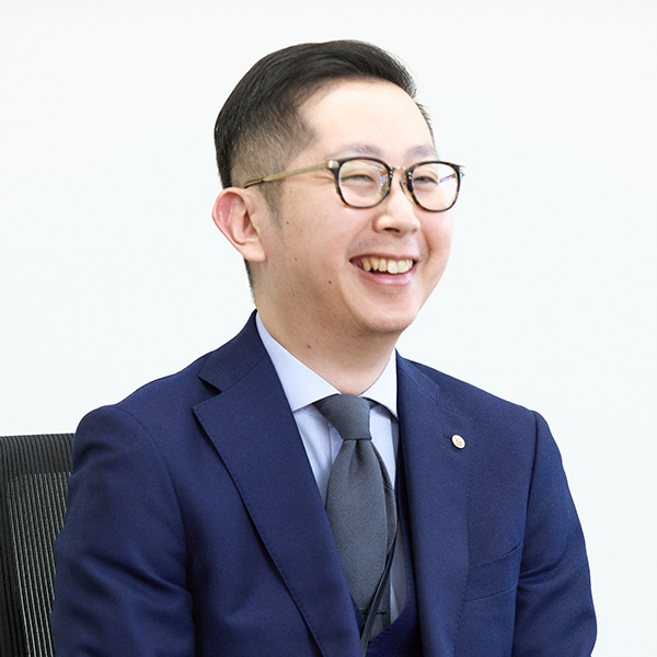 経営企画部 経営企画課　課長　渡邊 敬太様