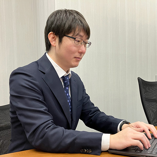 法務部 係長 守屋 明 様