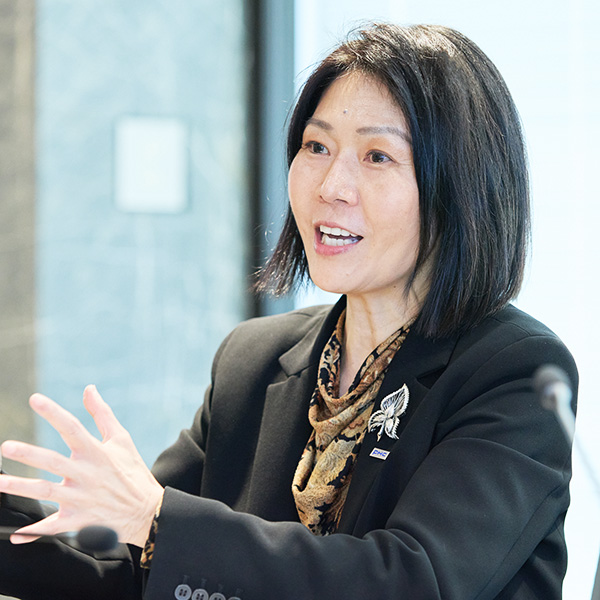 代表取締役社長 出口 恭子 様